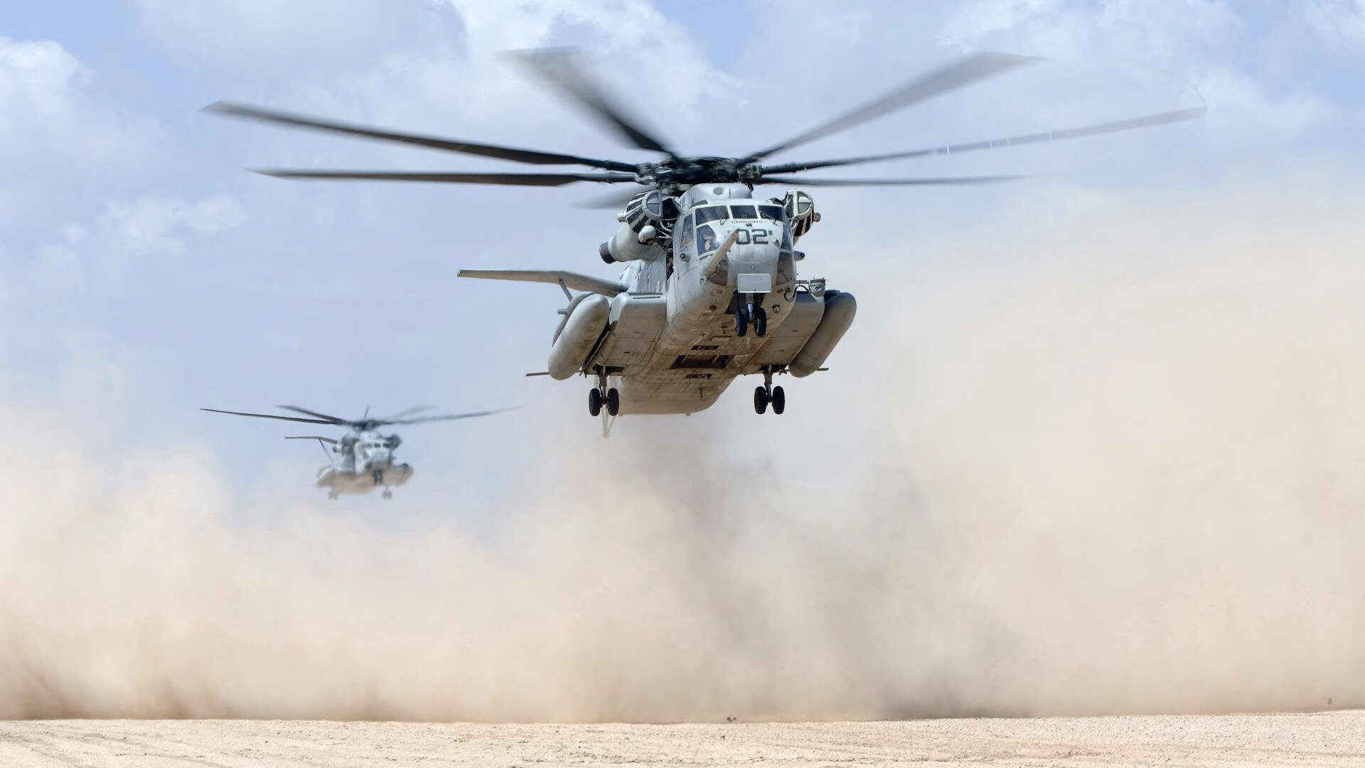 76人球员参与电台连线互动气氛轻松，76人宣传片